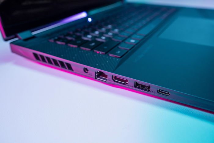 Ноутбук AORUS 16X 16.0 QHD 165Hz, Intel i7-13650HX, 16GB, F1TB, NVD4070-8, W11, чорний