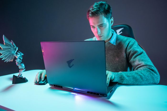Ноутбук AORUS 16X 16.0 QHD 165Hz, Intel i7-13650HX, 16GB, F1TB, NVD4070-8, W11, чорний
