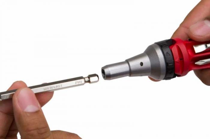 Викрутка Milwaukee з тріскачкою, 7 насадок, руків'я двокомпонентне, (PH1, PH2, PZ1, PZ2, Torx15, Torx20, SL5.5), 152мм, сталь CrV