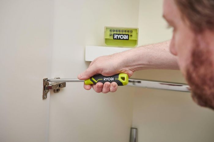 Викрутка Ryobi RHSDM1701, битотримач 1/4", 100мм, 16 біт, SL,PH,PZ,Torx, кейс Викрутка Ryobi RHSDM1701, битотримач 1/4", 100мм, 16 біт, SL,PH,PZ,Torx, кейс