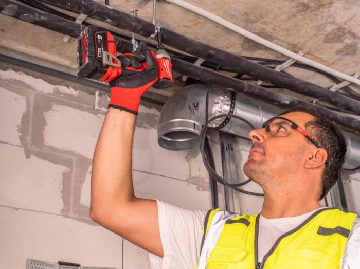 Гвинтоверт ударний акумуляторний Milwaukee M18 BLIDRC-402C 18В АКБ 2х4А·год 0-3600об/хв 190Нм ЗП M12-18C жилетка кейс 1.3кг
