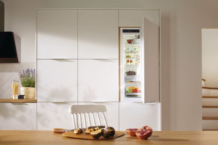 Холодильник Gorenje вбудований з нижн. мороз., 177х55х54см, 2 двері,180(68)л, А++, NF+, Зона св-ті, Внутр. Диспл, Біли