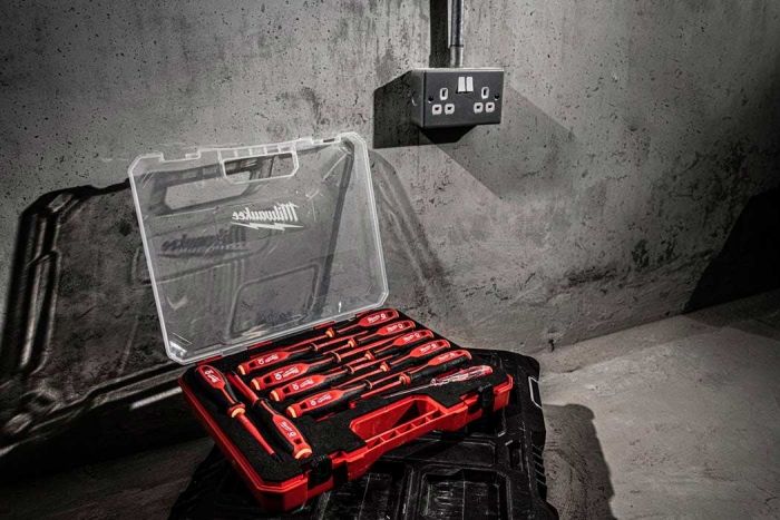 Викрутки Milwaukee набір 12шт, діелектричні, SL,PH,PZ,TX, тестер, кейс