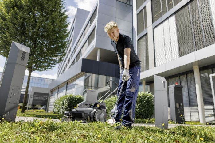Підмітальна машина професійна Karcher KM 70/20 C 2SB ручна захват 98см контейнер 45л 22кг