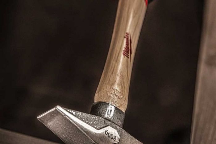 Молоток слюсарний Milwaukee 1000г руків'я дерев'яне