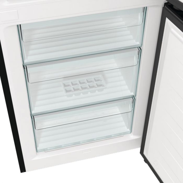 Холодильник з нижн. мороз. камерою Gorenje, 194x66x60см, 2 двері, 204(96)л, А++, Retro, NoFrost+, Внутр. Диспл, Зона св-ті, чорний