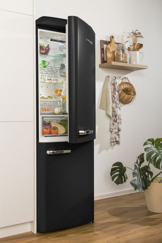 Холодильник з нижн. мороз. камерою Gorenje, 194x66x60см, 2 двері, 204(96)л, А++, Retro, NoFrost+, Внутр. Диспл, Зона св-ті, чорний
