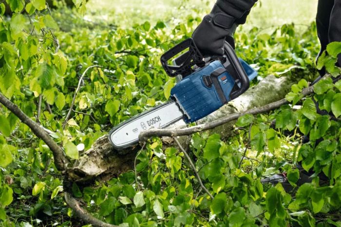Пила ланцюгова акумуляторна Bosch GKE 18V-40  18В шина 40см 3.7кг без АКБ та ЗП