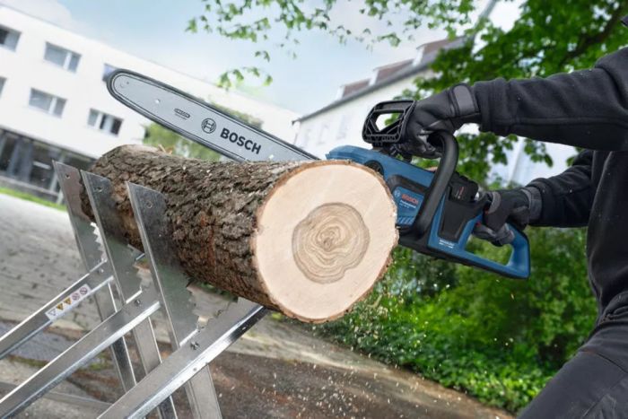 Пила ланцюгова акумуляторна Bosch GKE 18V-40  18В шина 40см 3.7кг без АКБ та ЗП