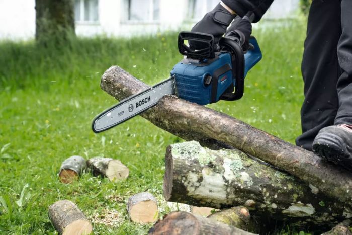 Пила ланцюгова акумуляторна Bosch GKE 18V-40  18В шина 40см 3.7кг без АКБ та ЗП