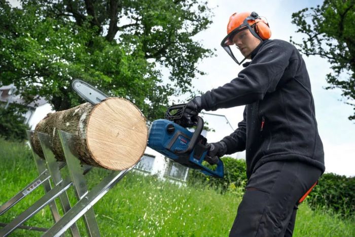 Пила ланцюгова акумуляторна Bosch GKE 18V-40  18В шина 40см 3.7кг без АКБ та ЗП