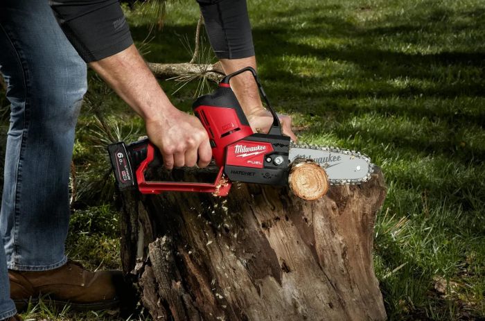 Пила ланцюгова акумуляторна Milwaukee M12 FHS-0 12В шина 15см 1.9кг без АКБ та ЗП