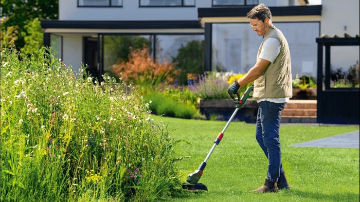 Тример садовий акумуляторний Bosch UniversalGrassCut 18V-26-500  1х2.5А·год 26см ЗП AL 18V-20 3.5кг