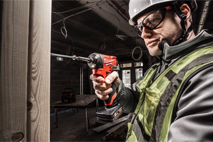 Гвинтоверт ударний акумуляторний Milwaukee M12 FID2-202X 12В АКБ 2х2А·год 0-4000об/хв 170Нм 1/4" ЗП C12C жилет кейс