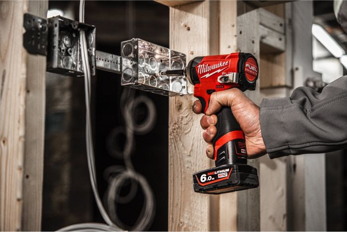 Гвинтоверт ударний акумуляторний Milwaukee M12 FID2-202X 12В АКБ 2х2А·год 0-4000об/хв 170Нм 1/4" ЗП C12C жилет кейс