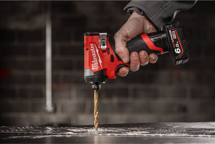 Гвинтоверт ударний акумуляторний Milwaukee M12 FID2-202X 12В АКБ 2х2А·год 0-4000об/хв 170Нм 1/4" ЗП C12C жилет кейс