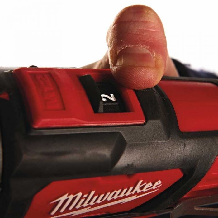 Шурупокрут-дриль акумуляторний Milwaukee M12 BPD-202C 12В 2х2А·год 30Нм 0·1500об/хв ЗП C12C жилет кейс 1.2кг