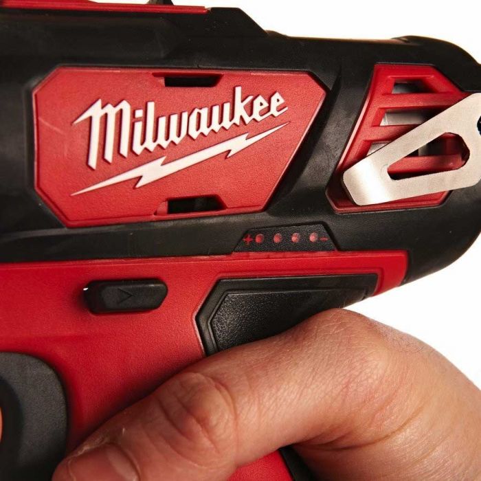 Шурупокрут-дриль акумуляторний Milwaukee M12 BPD-202C 12В 2х2А·год 30Нм 0·1500об/хв ЗП C12C жилет кейс 1.2кг