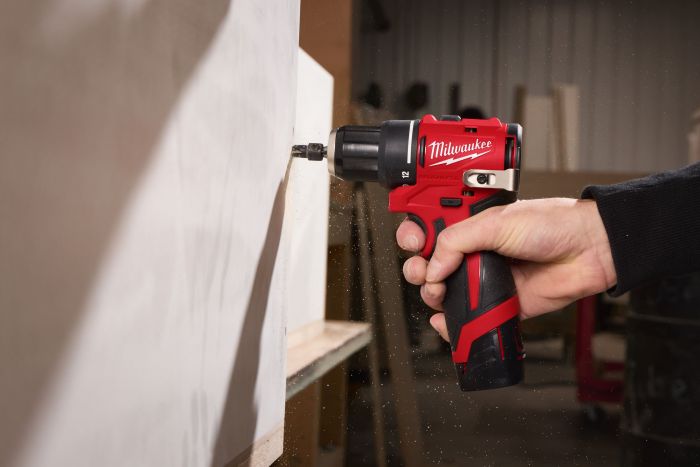Шурупокрут-дриль акумуляторний Milwaukee M12 BLDDRC-202C 12В 2х2А·год 40Нм 0-550-1700об/хв ЗП C12C кейс 1.2кг