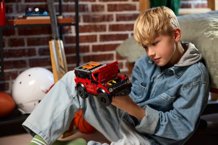Конструктор LEGO Technic Позашляховик Ford Bronco