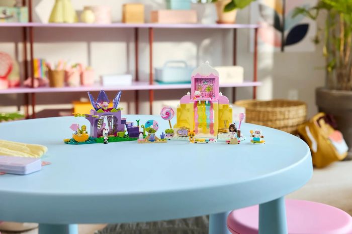 Конструктор LEGO Gabby's Dollhouse Гора солодощів і сад Кітті