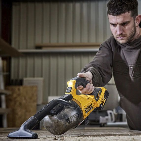 Пилосос акумуляторний DeWalt 18B XR Li-lon D318мм контейнер 0.л 217л/с 1.5кг без АКБ та ЗП