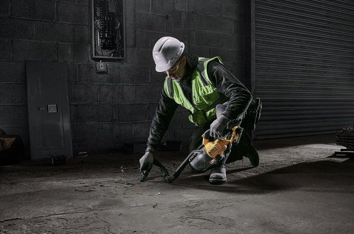 Пилосос акумуляторний DeWalt 18B XR Li-lon D318мм контейнер 0.л 217л/с 1.5кг без АКБ та ЗП