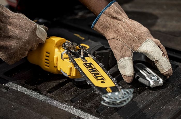 Пила ланцюгова акумуляторна DeWalt 18В XR Li-lon 8.6м/с шина 20см 2.1кг без АКБ та ЗП