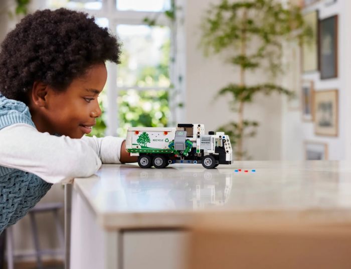 Конструктор LEGO Technic Сміттєвоз Mack® LR Electric