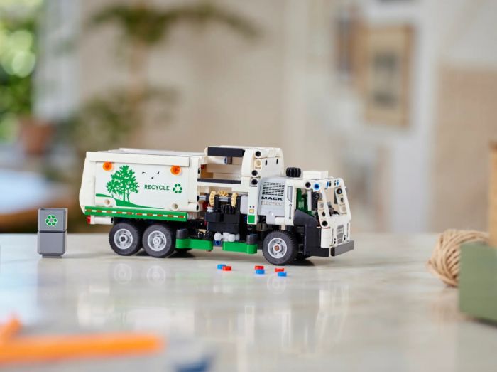 Конструктор LEGO Technic Сміттєвоз Mack® LR Electric