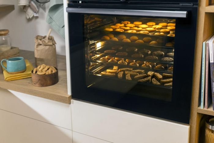 Духова шафа Gorenje електрична, 77л, A+, дисплей, макс.темп.- 300, IconLed, чорний