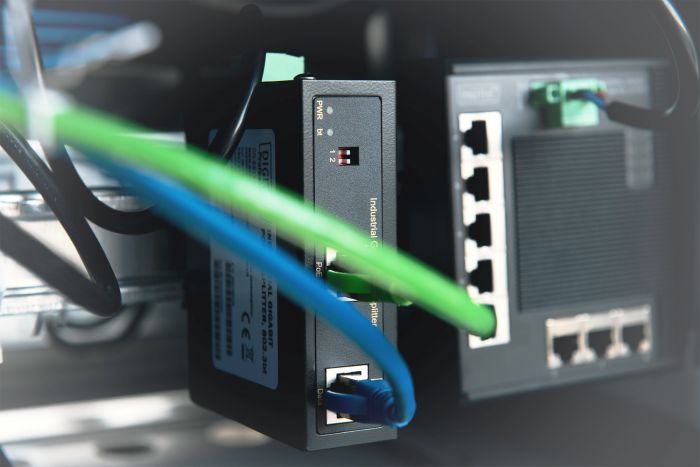 Розгалужувач DIGITUS Gigabit Ethernet PoE++ splitter, Industrial, 95W