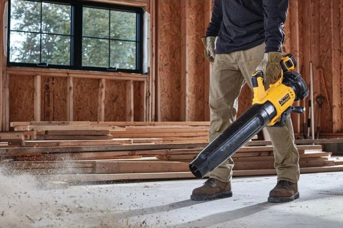 Повітродув садовий акумуляторний DeWalt 18В 200км/год 3.1кг без АКБ та ЗП