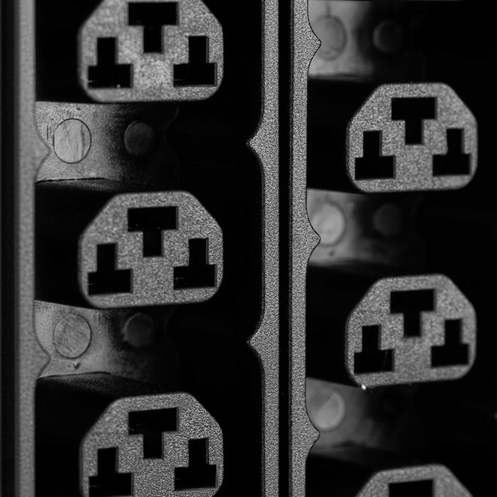 Пристрій розподілу електроживлення MIRSAN MXB, 2U, 16A, 1Ph, 16 гібридних розеток (C13-C19), чорний Пристрій розподілу електроживлення MIRSAN MXB, 2U, 16A, 1Ph, 16 гібридних розеток (C13-C19), чорний