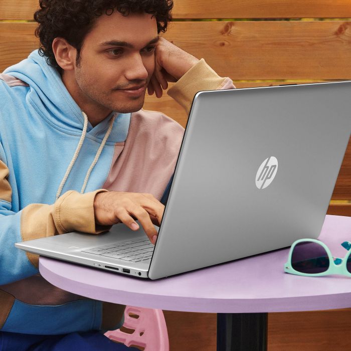 Ноутбук HP 17-cp2016ua 17.3" FHD IPS AG, AMD R5-7520U, 16GB, F512GB, UMA, DOS, сріблястий
