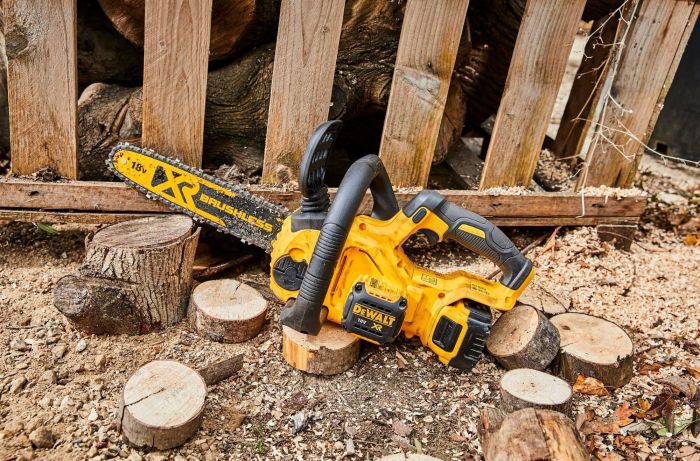 Пила ланцюгова акумуляторна DeWalt 18В шина 30см 3/8" без АКБ та ЗП