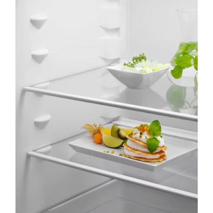 Холодильна камера Electrolux вбудована, 87.3x55х55, 142л, E, ST, білий