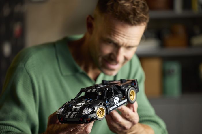 Конструктор LEGO Technic Автомобіль для перегонів Ford GT40 MKII 1966 року