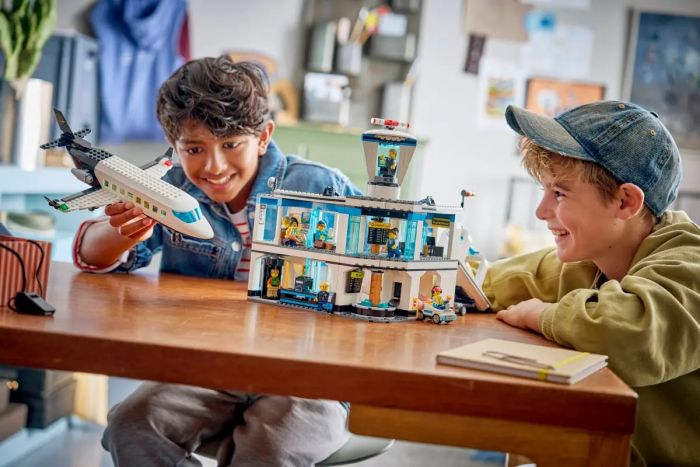 Конструктор LEGO City Аеропорт із літаком
