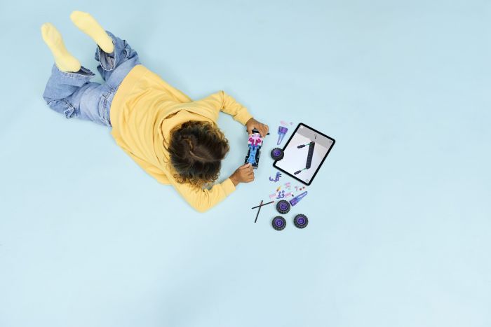 Конструктор LEGO Technic Monster Jam™ Sparkle Smash™ із функцією «Pull-Back»