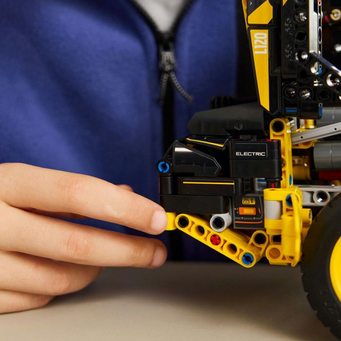 Конструктор LEGO Technic Колісний навантажувач Volvo L120 Electric
