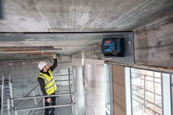 Нівелір лазерний Bosch Professional GLL 20-22 G 3.7В/4АА до 20м ±0.3мм/м зелений промінь чохол штатив IP 65 0.59кг