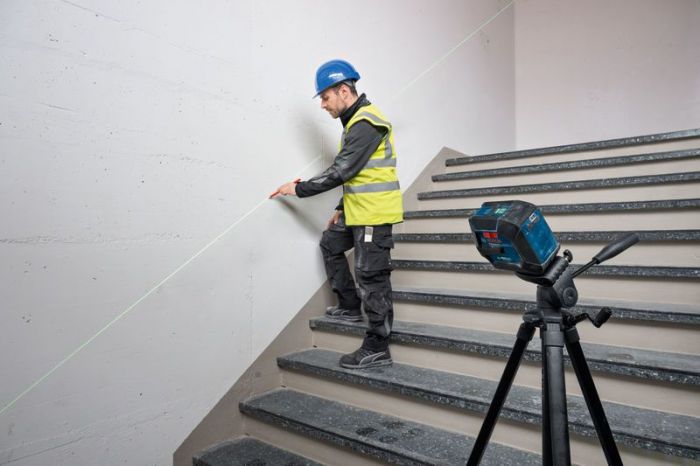 Нівелір лазерний Bosch Professional GLL 20-22 G 3.7В/4АА до 20м ±0.3мм/м зелений промінь чохол штатив IP 65 0.59кг