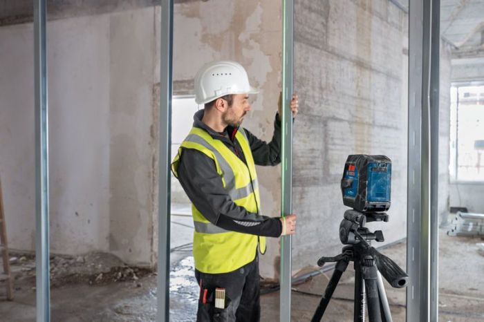 Нівелір лазерний Bosch Professional GLL 20-22 G 3.7В/4АА до 20м ±0.3мм/м зелений промінь чохол IP 65 0.59кг