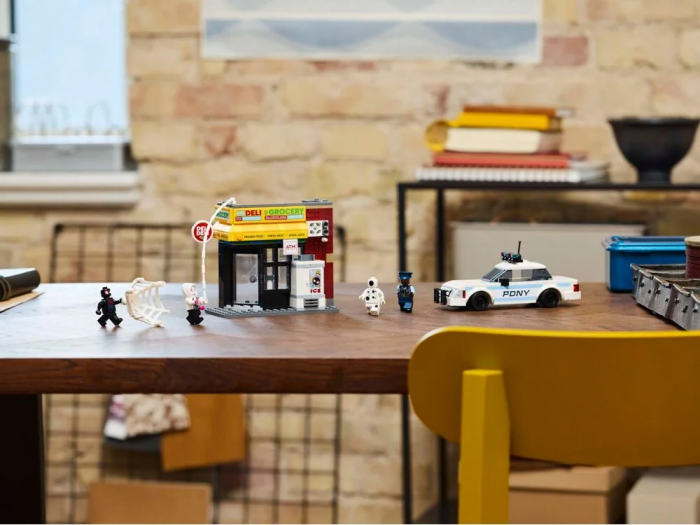 Конструктор LEGO Super Heroes Всесвіт-павук: Майлз Моралес проти Плями