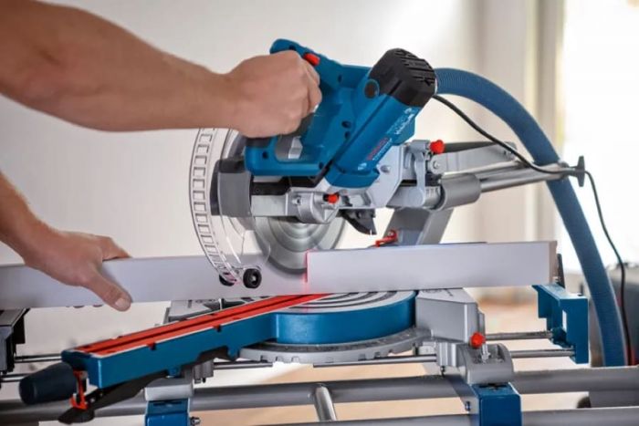 Пила торцювальна Bosch Professional GCM 305-216 D 1200Вт 5200об/хв диск 216мм 16.8кг