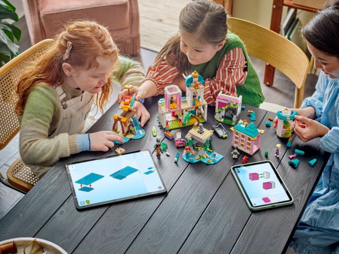 Конструктор LEGO Disney Princess Замок принцеси та королівські улюбленці