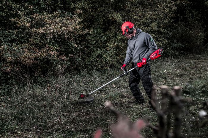 Тример садовий акумуляторний Milwaukee M18 BLLT-0 18В 40см 0-4900-6200об/хв 5.3кг без АКБ та ЗП