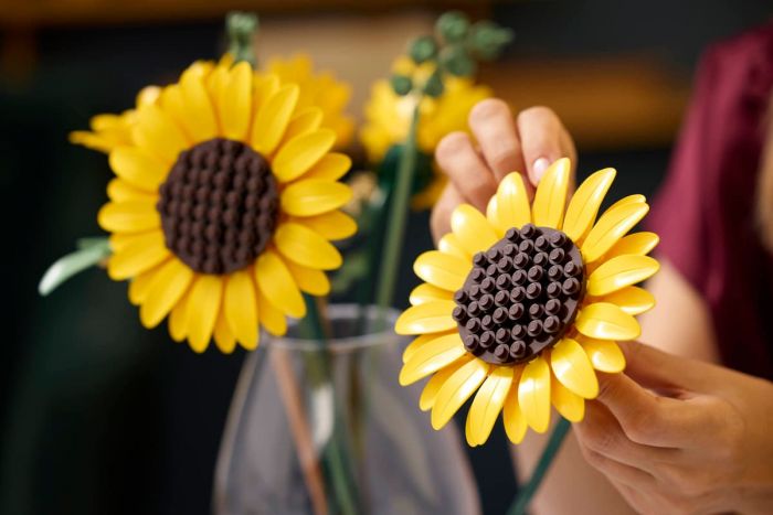 Конструктор LEGO Botanicals Букет соняшників