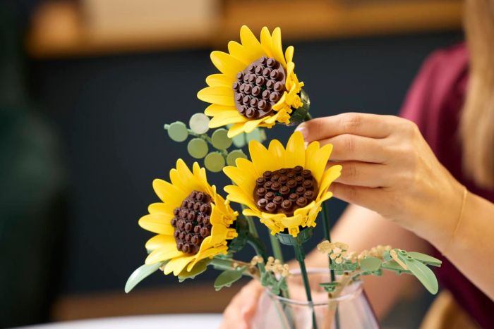 Конструктор LEGO Botanicals Букет соняшників